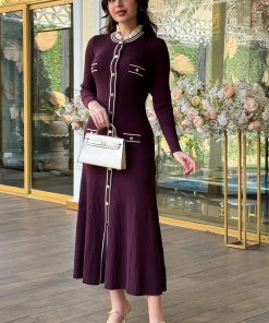 Alternative view of اكتان - فستان ميدي بحياكة مضلعة مزين بأزرار لون اسود