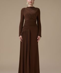 اكتان - فستان طويل بني بكسرات جانبية