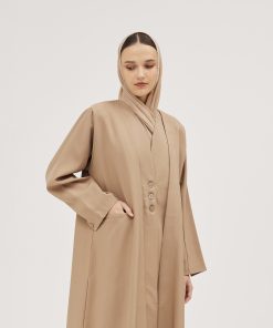 عبايات سوروزيه - عباية كتان كلوش عملية بجيوب وياقة مزينة بأزرار - بيج