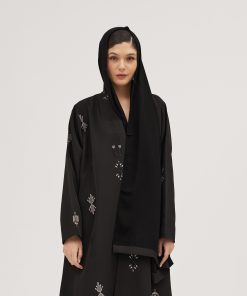 عبايات سوروزيه - عبايات كريب نص كلوش بتطريز نجدي أبيض - أسود