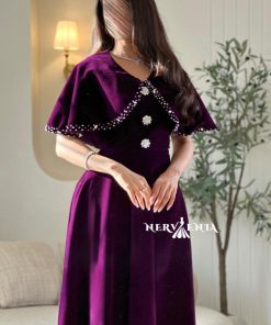 Alternative view of فستان درابيه مزموم ملكي ورقبة مرصعة - فستان درابيه مزموم ملكي ورقبة مرصعة