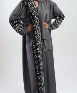 Alternative view of أمول - عباية باللون الرصاصي ( رمادي داكن ) بكلفة سوداء مطرزة باللونين الأزرق والأبيض) 5033