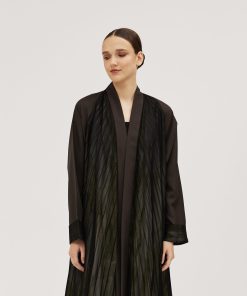 عبايات سوروزيه - عباية باربي كلوش بتصميم لف وكم مقلوب - زيتي ببطانة مشجرة مغطاة بشيفون