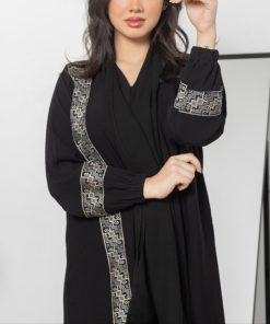 أمول - عباية كريب سوداء سادة بتطريز السدو N1012