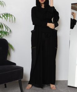 أمول - عباية سوداء بطقطق وجيوب مطرزة من الجنب N1073