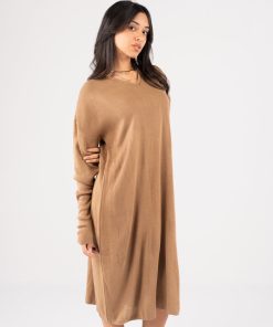 Alternative view of عرفة - فستان نسائي برقبة على شكل حرف V