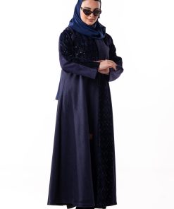 زاهية - عباية شتوية بتدخيلة قماش مخمل مطرز