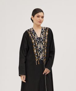 عبايات سوروزيه - عباية سودا لنن بتطريز ناعم وأناقة راقية