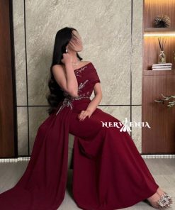 Alternative view of فستان ون شولدر كريب تطريز شجري - فستان ون شولدر كريب تطريز شجري