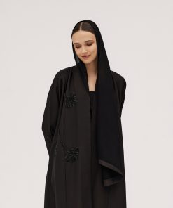 عبايات سوروزيه - عباية كريب كلوش سوداء بتصميم لف مزينة بشك فاخر