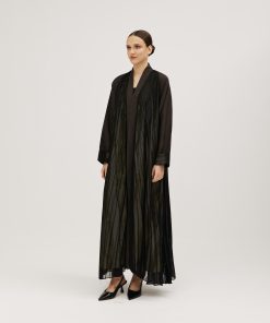 Alternative view of عبايات سوروزيه - عباية باربي كلوش بتصميم لف وكم مقلوب - زيتي ببطانة مشجرة مغطاة بشيفون