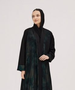 عبايات سوروزيه - عباية باربي كلوش لف بكم مقلوب وبطانة مشجرة مغطاة بشيفون – سوداء