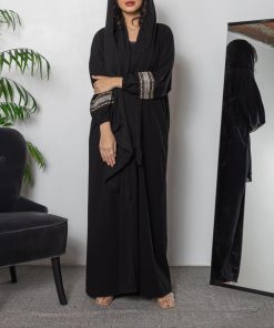 أمول - عباية سوداء سادة بتطريز سدو من الكم R1110