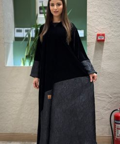 Alternative view of زاهية - عباية نيارة مخمل بجاكر هندي