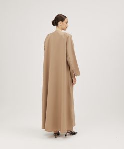 Alternative view of عبايات سوروزيه - عباية كتان كلوش عملية بجيوب وياقة مزينة بأزرار - بيج