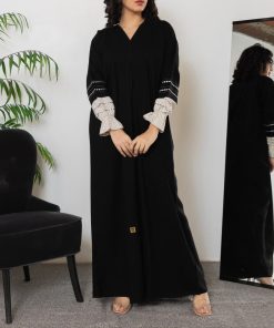 Alternative view of أمول - عباية سوداء سادة بأكمام مطرزة N1006