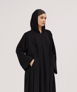 عبايات سوروزيه - عباية بلاك بيري كلوش بتصميم بوكس وجيوب جانبية – لون أسود