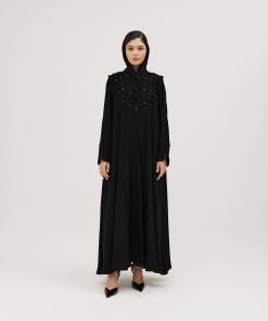 Alternative view of عبايات سوروزيه - عباية ملكي نص كلوش بتصميم لف مزينة بشك وقصاصات دائرية – أسود