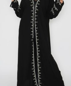 أمول - عباية سوداء فاخرة مطعمة بتطريز شك يدوي من الأمام وعلى الأكمام6004