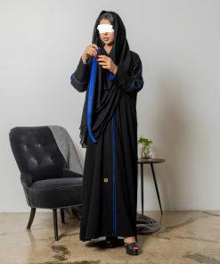 أمول - عبايه سوداء بكم ملون وتطريز خفيف 5015