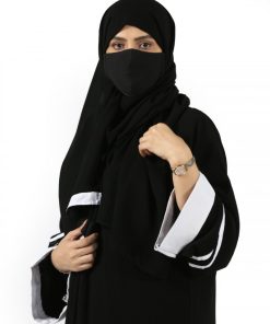 Alternative view of أمول - عباية سوداء سادة بأكمام وخطوط بيضاء N1009