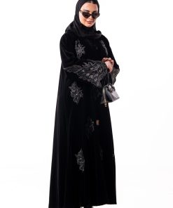 زاهية - عباية رزان الشتوية باللون الاسود