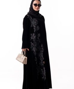 Alternative view of زاهية - عباية غيمة بمخمل شتوي