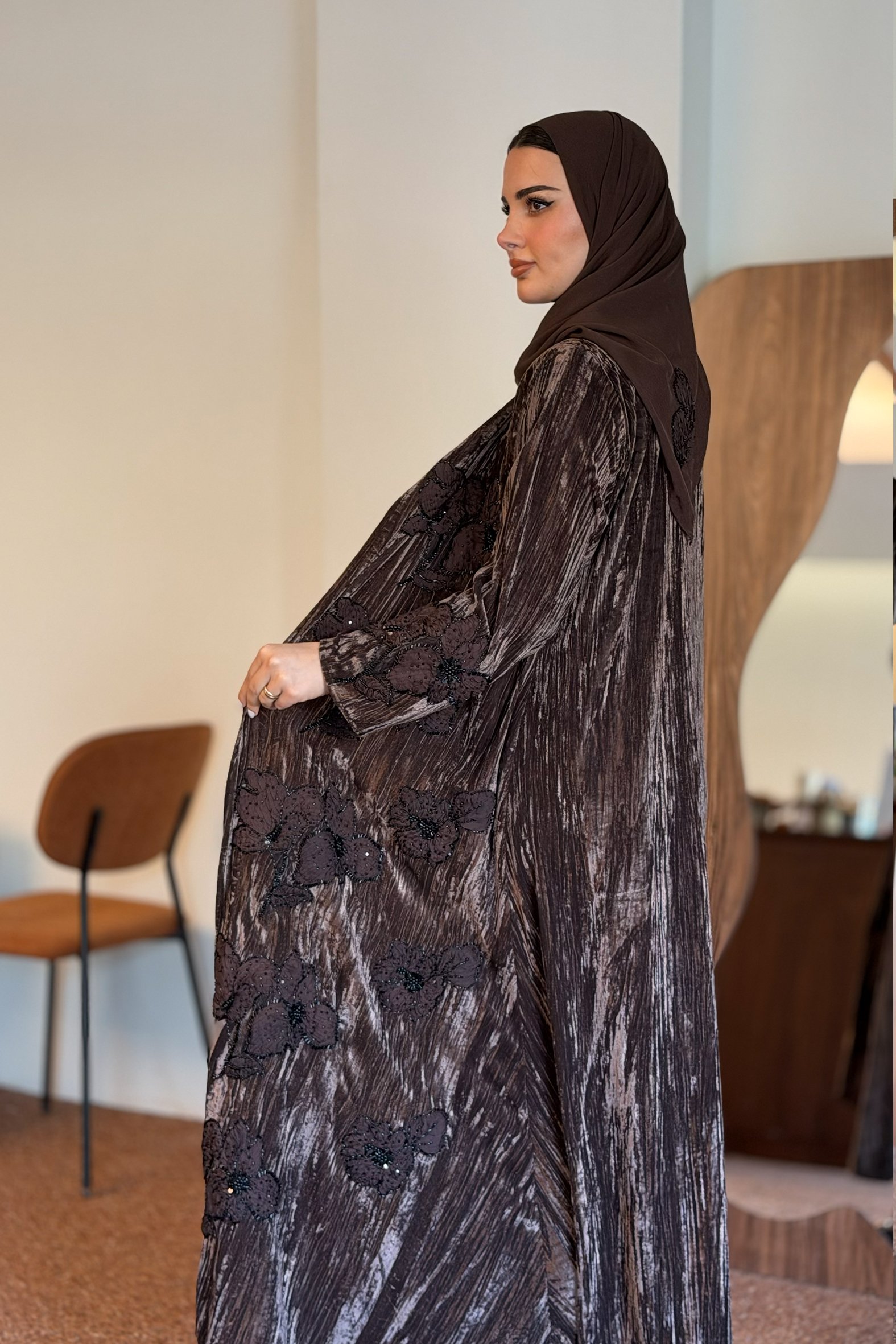 زاهية - عباية غزال مخمل بني