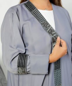 أمول - عبايه ملونة بكلفة السدو من الامام والكم 5034