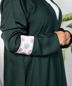 أمول - عبايه ملونة لون اخضر زيتي بكلفة سدو من الكم طقطق قماش الندى 5019