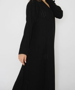 Alternative view of أمول - عباية سوداء بكسرات بمسارات طولية مطرزة بقطع كريستال متفرقة 6010