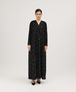 Alternative view of عبايات سوروزيه - عباية كتان كلوش بطقطق وأكمام مقلوبة مشجرة بالريش – أسود