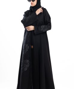 زاهية - عباية وله باللون الأسود