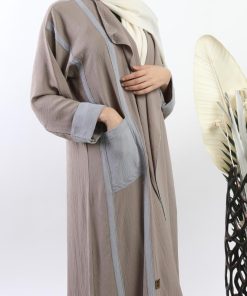 Alternative view of أمول - عباية ملونة بتداخل بين اللون البيج والرمادي وجيب جانبي 5091