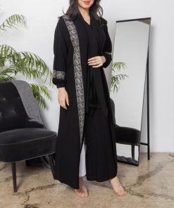 Alternative view of أمول - عباية كريب سوداء سادة بتطريز السدو N1012