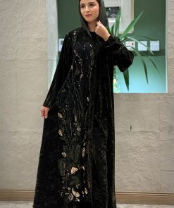 Alternative view of زاهية - عباية دلال مخمل زيتي داكن بتطريز شك