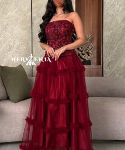 فستان تل طبقات مزين بنقشة صدر - فستان تل طبقات مزين بنقشة صدر