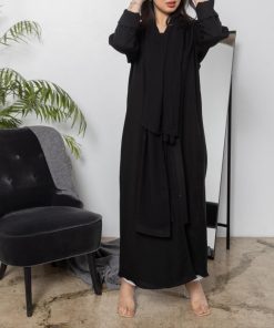 Alternative view of أمول - عباية كريب سوداء سادة N1005