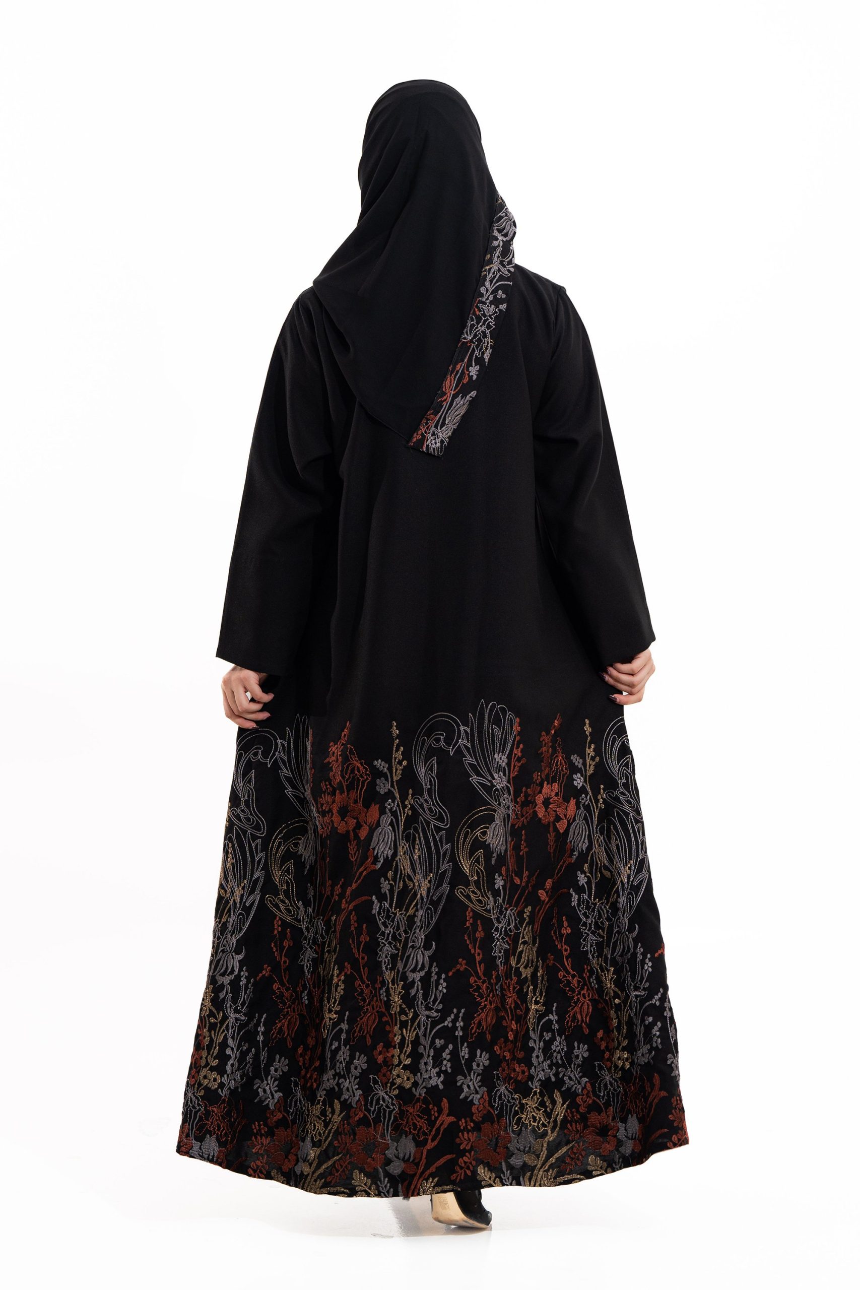 زاهية - عباية عنود - الصورة 2