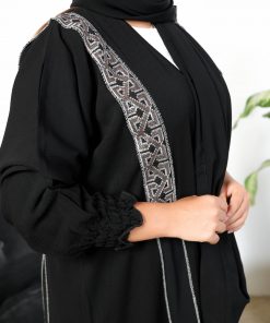 أمول - عبايه سوداء بكلفة السدو من الامام واكمام مزمومه 5041