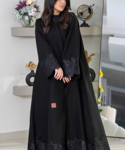 زاهية - عباية كلوش بتطريز مع كرستال على اليد وأسفل العباية