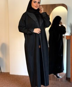 زاهية - عباية نوره بليزر مع صدف في الخلف