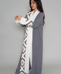 أمول - عباية ملونة لون رمادي مع كلفة لون رمادي وشيفون لون ابيض من الجهتين و الاكمام تطاريز 6056