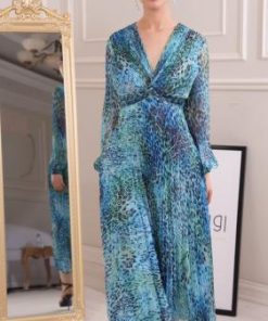 فستان ميدي بدرجات الأزرق والأخضر بتصميم انسيابي ولمسة أنيقة