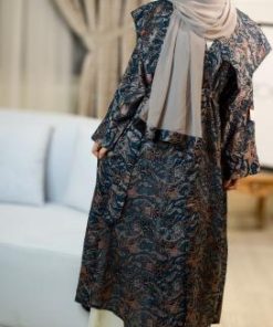 جلابية مع شال بتفاصيل أنيقة ولمسة راقية