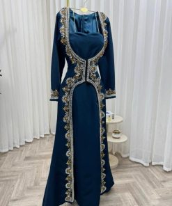 أزياء الأميرة - فستان سهرة كحلي خامة باربي بتطريز ذهبي فاخر – تصميم ملكي أنيق