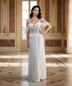 فستان أوف وايت طويل بإطلالة أنثوية راقية