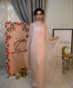 فستان طويل قطعتين وردي فاتح بتصميم ناعم ولمسة راقية