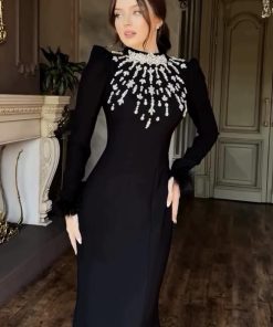 أزياء الأميرة - هذا الفستان بتصميمه الجذاب والأنيق، حيث يتميز بقَصَّته الرشيقة والملفتة للنظر