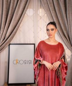 جلابية نسائية عصرية بلون أحمر